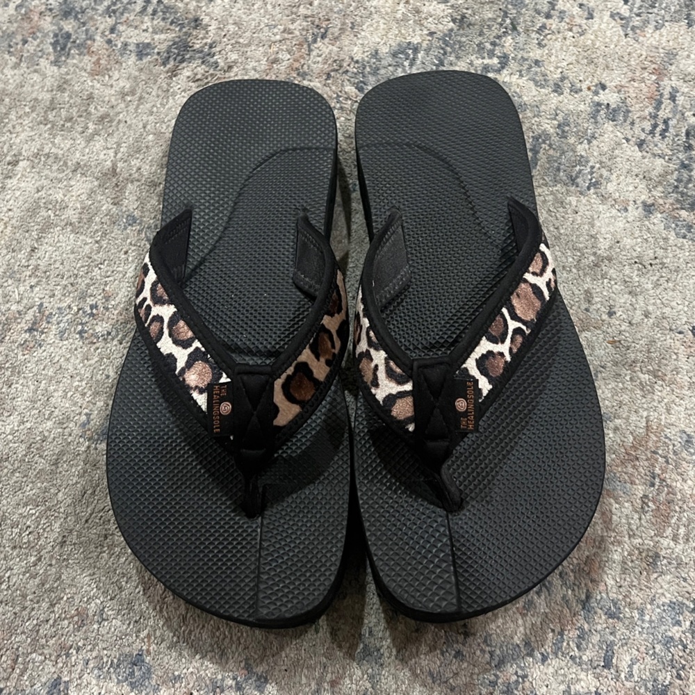 The Healing Sole by Dr. Meredith Warner Original Flip Flops Leopard Women's 9.5